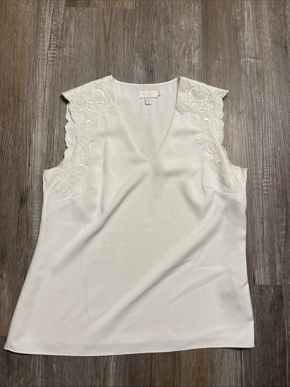 Ted Baker London V Neck Top Lined Embroidered  Ivory Sz 4 Elegant Classic Chic